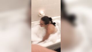Stepmom gives Bubblebath Blowjob
