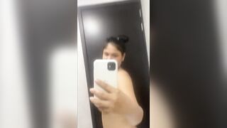 MILF Skickar Pack i Badrummet