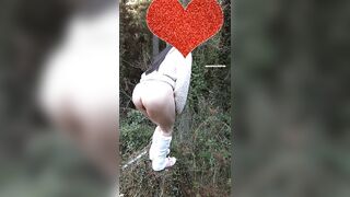 切り株の上で野外オナニー♡ピチピチtバック