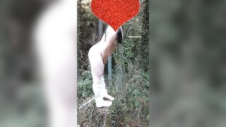 切り株の上で野外オナニー♡ピチピチtバック