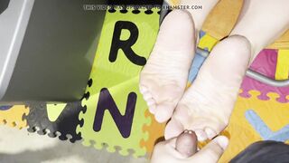 My wife's wrinkled soles compilation (cumshots)