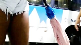 Morena com a bunda toda de fora Nice Black ass teen shorts