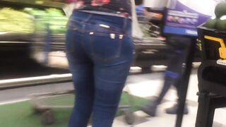 Milf Big ass in jeans