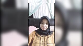 Hijab Girl Not Wearing the Bra