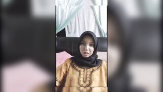 Hijab Girl Not Wearing the Bra