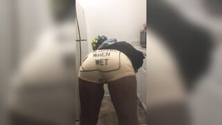 Brown Booty Ebony Teen Twerking while Cooking