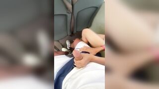 красотка дрочит большой хуй в полном людей автобусе