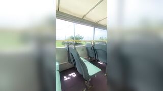 красотка дрочит большой хуй в полном людей автобусе