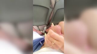 красотка дрочит большой хуй в полном людей автобусе