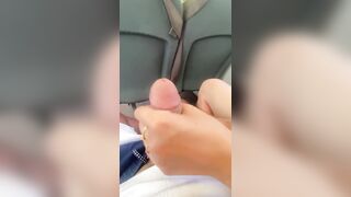 красотка дрочит большой хуй в полном людей автобусе