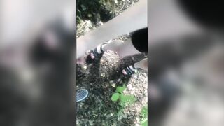  ЗАБЛУДИЛАСЬ В ЛЕСУ И ПОЛУЧИЛА ХУЙ ПОД ЮБКУ
