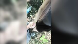  ЗАБЛУДИЛАСЬ В ЛЕСУ И ПОЛУЧИЛА ХУЙ ПОД ЮБКУ