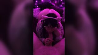 SPAMQUEEN AS KITTYGIRL DEEPTHROATS AND LICKS BIG COCK