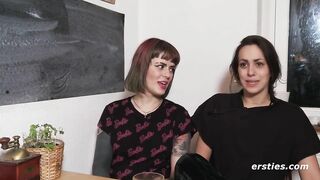 Heiße Deutsche dominiert ihre Freundin mit einem DIldo