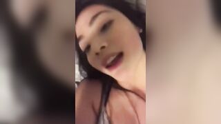 Sarap na sarap si 