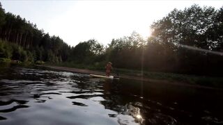 Голая прогулка на сапе по лесной реке