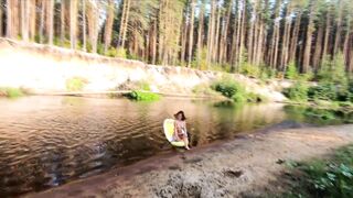 Голая прогулка на сапе по лесной реке