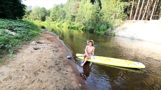 Голая прогулка на сапе по лесной реке