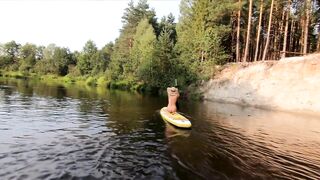 Голая прогулка на сапе по лесной реке