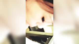 Милая девушка сосёт член!