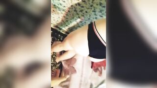 Милая девушка сосёт член!