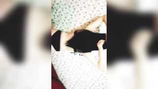 Милая девушка сосёт член!