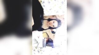 Милая девушка сосёт член!