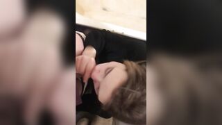 русская девушка отсосала мне на дне рождения друга в ванной