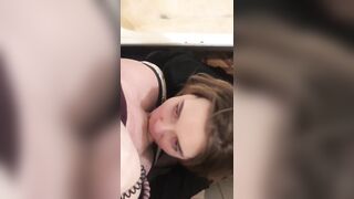 русская девушка отсосала мне на дне рождения друга в ванной
