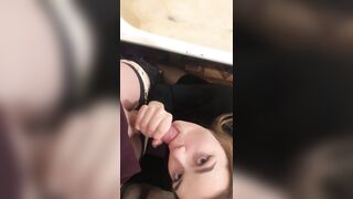 русская девушка отсосала мне на дне рождения друга в ванной