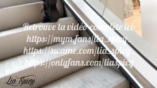 Lia Spicy fait les boutiques et s'exhib tel une chienne
