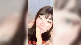 culona tetas grandes se masturba en la cocina, casi la atrapan