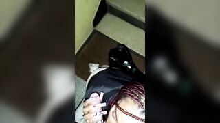 No se aguantó las ganas así que le folle la garganta y el culo en el portal de mi casa POV