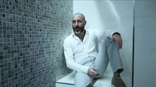 SPINTRIA - ASPIRO TU ALMA #SINCENSURA ...le comen el coño mientras graba un videoclip