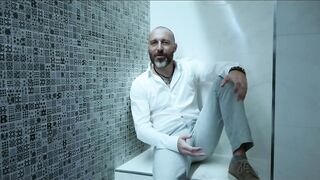 SPINTRIA - ASPIRO TU ALMA #SINCENSURA ...le comen el coño mientras graba un videoclip