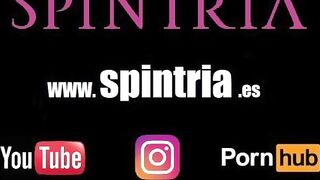 SPINTRIA - ASPIRO TU ALMA #SINCENSURA ...le comen el coño mientras graba un videoclip