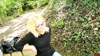 Teen Italiana Seduce Professore e si Fa Annusare i Piedi Outdoors Femdom Foot Domination