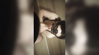 ПОДРУГА МАТЕРИ СНОВА ДЕЛАЕТ МИНЕТ ТАЙКОМ