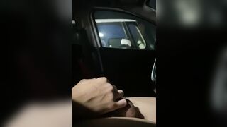 車オナニー見られて興奮してもっとシコシコ