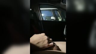 車オナニー見られて興奮してもっとシコシコ