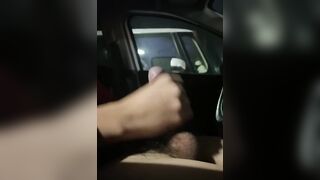 車オナニー見られて興奮してもっとシコシコ