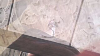 Gorge profonde il me baise bruyamment sur la table !