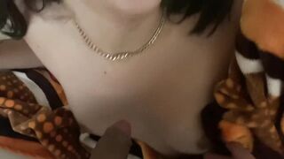 Extranjera cachonda en la playa me pide leche parte 1