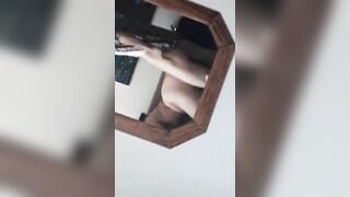le gusta cabalgar y aplaudir mientras tenemos sexo apasionado, le gusta gemir