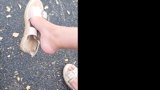 #030 Sexy Les and shoes Goddess FEET (FOOT WORSHIP/Pedicure) french Pedicure toes nails