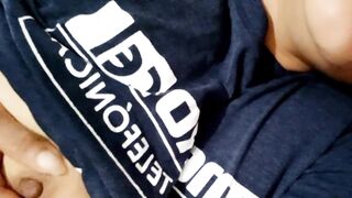 latina recien salida de ducharse se dispone a preparar su vagina para follar