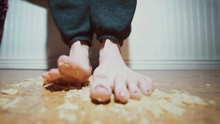 ASMR Giantess Dirty Feet * Walking on Chips