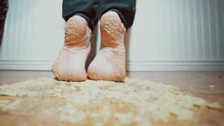 ASMR Giantess Dirty Feet * Walking on Chips