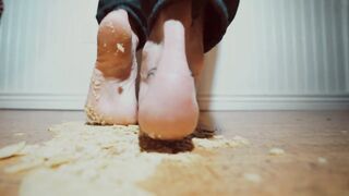 ASMR Giantess Dirty Feet * Walking on Chips