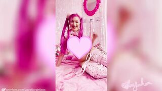 Sexy Pink Haired Girl Grinding Showing Pussy - LoveSarahXoxo